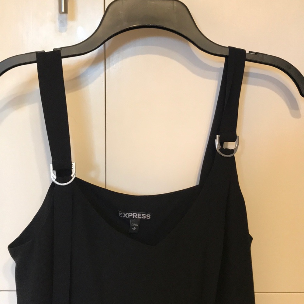 Express S tank top with buckle detail.